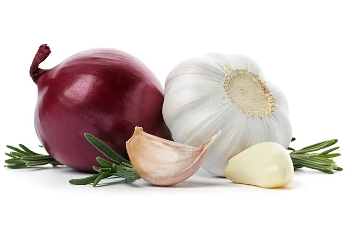 15 Science-Proven Anti-Aging Foods That Supercharge Your Vitality 17 Garlic and Onions: Allium Family Protectors