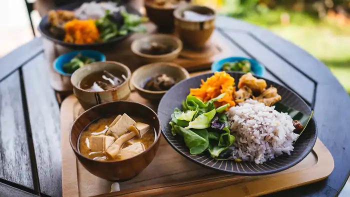 Healthy Diet for Longevity: Science-Backed Foods & Eating Patterns (2025) 3 What We Can Learn from the Blue Zones
